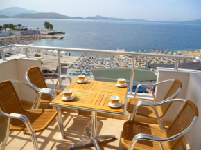  Holiday apartment on the sea shore  Саранда
